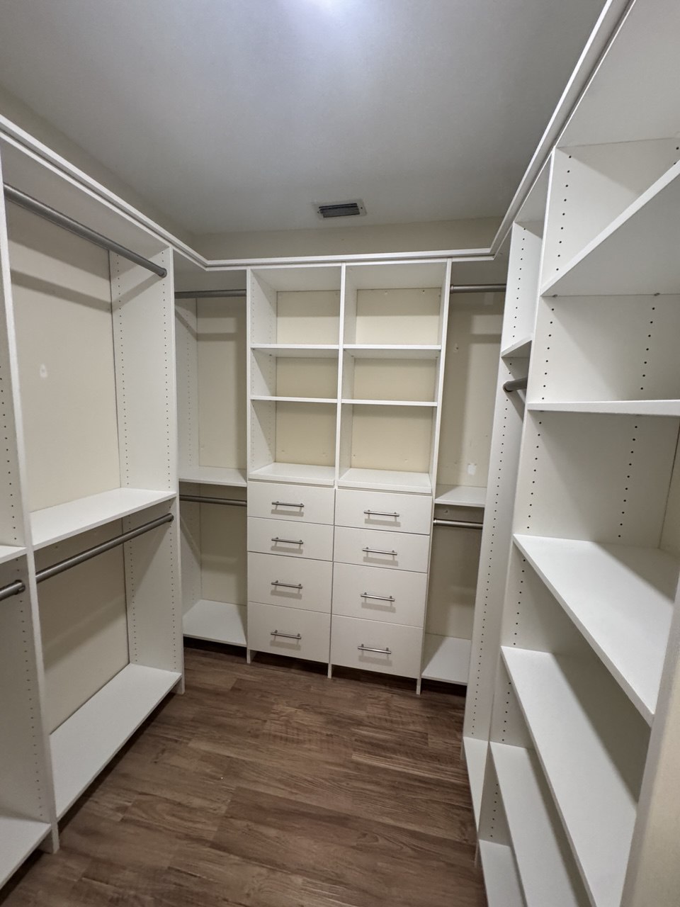 Walk-In Closet 16